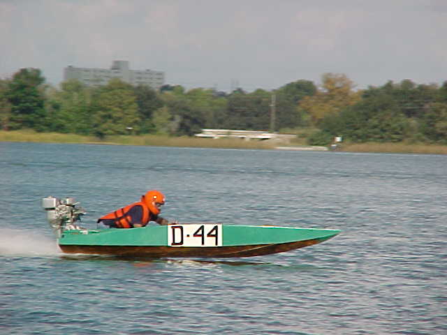 RCboat-runningfast.JPG